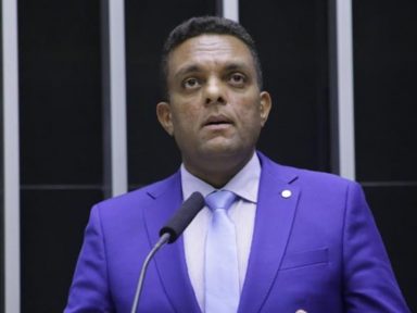 Justiça bloqueia contas do deputado Otoni de Paula para indenizar Moraes em R$ 70 mil