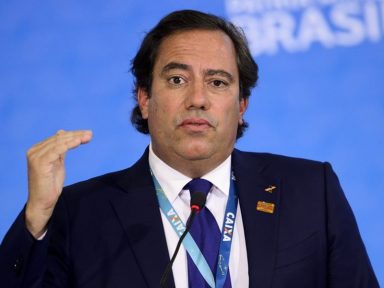 Presidente da Caixa não paga direitos trabalhistas a domésticas e é processado na Justiça