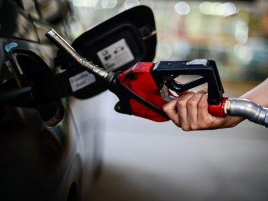 Gasolina já é vendida a R$ 8,4 e diesel a R$ 7,9