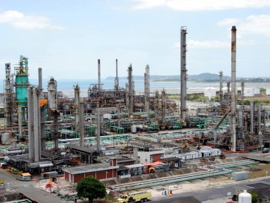 Refinaria privatizada ignora decisão da Petrobrás e mantém combustíveis mais caros na Bahia