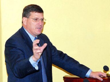 “EUA treinou nazistas para o golpe na Ucrânia”, diz ex-analista da marinha dos EUA