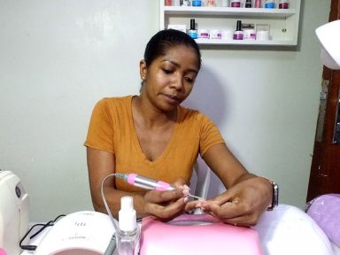 60% dos trabalhadores com carteira fazem ‘bico’ para complementar renda, aponta pesquisa