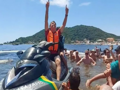 Bolsonaro diz que está de saco cheio do governo e quer mesmo é continuar na praia