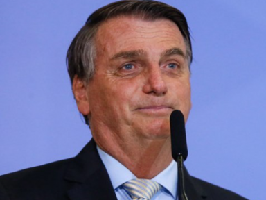 Jair mente sobre o preço da gasolina brasileira