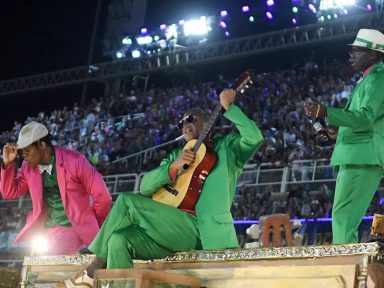 Escolas celebram volta à avenida com homenagens ao samba, ao carnaval e à resistência negra