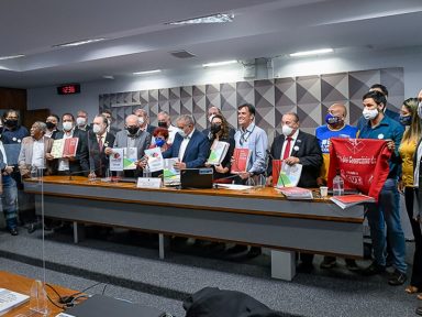 No Senado, Centrais denunciam falácia da reforma trabalhista: “Não gerou um só emprego”