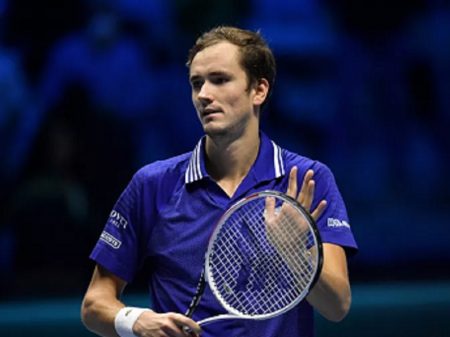 Wimbledon proíbe tenistas russos e bielorrussos de participarem do torneio