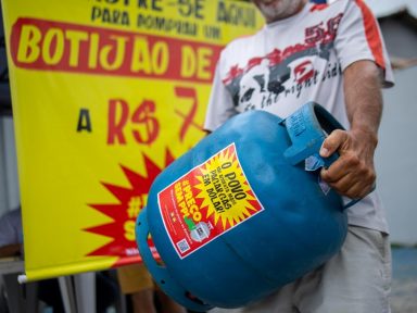 Auxílio gás não paga metade do botijão