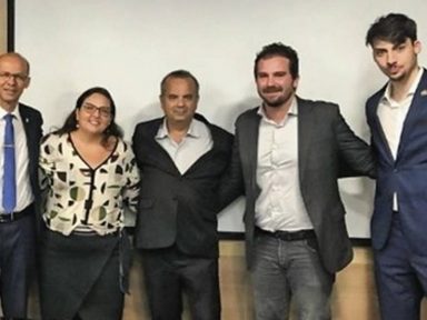 Arquiteta pediu que Renan Bolsonaro agendasse reunião com empresários no Planalto, mostram mensagens