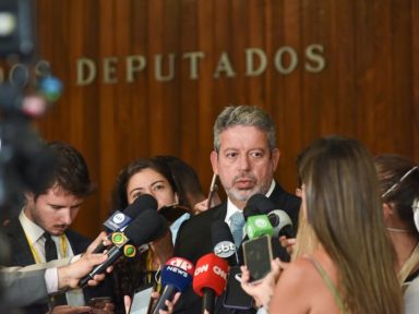 Lira agora vai ao STF por palavra final sobre cassação de parlamentares
