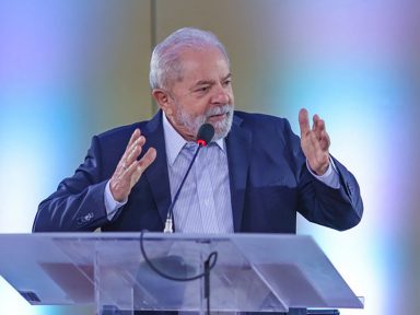Lula: “gasolina cara e inflação nas alturas, mas prioridade de Bolsonaro é fazer motociata”