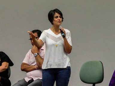 Manuela vence na Justiça bolsonarista que divulgou fake news: ‘vai ter que me indenizar’