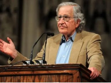 A maioria do mundo não aderiu às sanções dos EUA contra a Rússia, assinala Noam Chomsky
