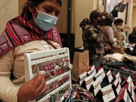 Bolívia retoma crescimento e prioriza plano de reconstrução centrado no investimento público