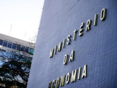 Servidores do Tesouro exigem reposição da inflação e aprovam entrega de cargos