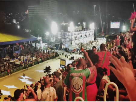 Milhares soltaram a voz nas arquibancadas da Sapucaí: “Fora Bolsonaro!”