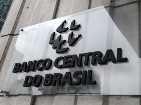 Governo Bolsonaro torra R$ 592 bi com  juros