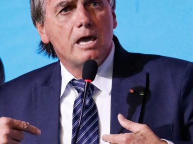 Transtornado, aos gritos e com palavrões, Bolsonaro discursa para empresários