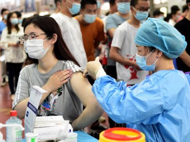 China: mais de 1,25 bilhão de pessoas totalmente vacinadas contra Covid-19