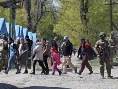 80 civis foram evacuados de Azovstal em segurança no fim de semana, informa Rússia