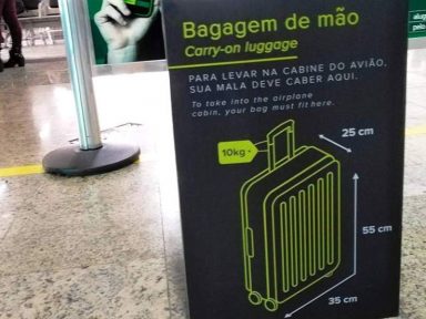 Bolsonaro diz que vetará fim da cobrança de bagagens por empresas aéreas aprovada na Câmara