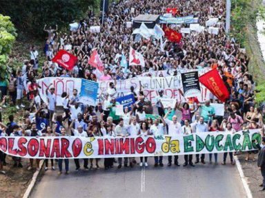 Projeto de Bolsonaro é de destruição da universidade pública, denuncia diretor da UNE