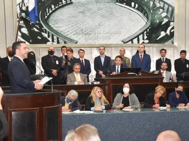 Novo governador de Alagoas derrota Lira após Assembleia enfrentar “tentativa de golpe à democracia”