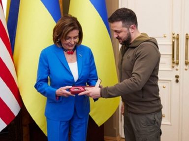 Presidente da Câmara dos EUA vai à Ucrânia insuflar Zelensky pela continuidade da guerra