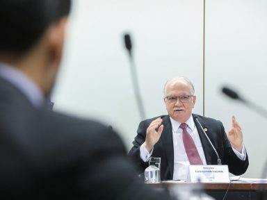 Projeto no Senado ‘compromete’ e ‘esvazia’ a Justiça Eleitoral, alerta Fachin