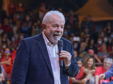 “Luz ficará ainda mais cara com privatização da Eletrobrás”, adverte Lula