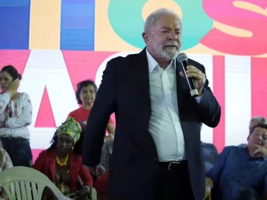 Lula: ‘privatizaram a BR, hoje há 392 empresas importando dos EUA e temos a gasolina mais cara do mundo’