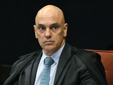Bolsonaro não trabalha e não quer que  Moraes cumpra a Constituição