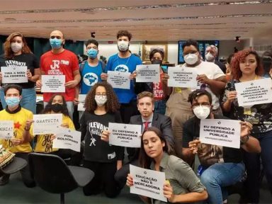 PEC da cobrança de mensalidades nas universidades sai da pauta da CCJ da Câmara