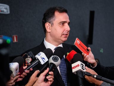 Rodrigo Pacheco e senadores reafirmam apoio ao STF e TSE em jantar