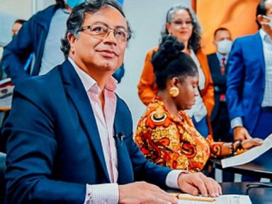 Desbaratado atentado contra sua vida, candidato Petro suspende campanha na Colômbia
