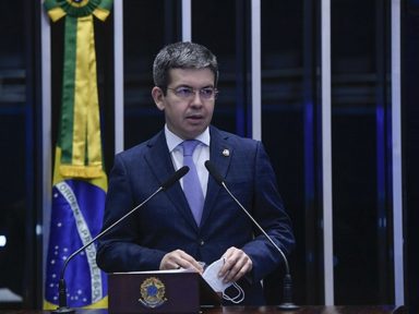 Parlamentares rechaçam alta nos planos de saúde