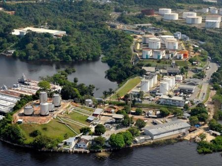 Bolsonaro acelera venda da refinaria no Amazonas