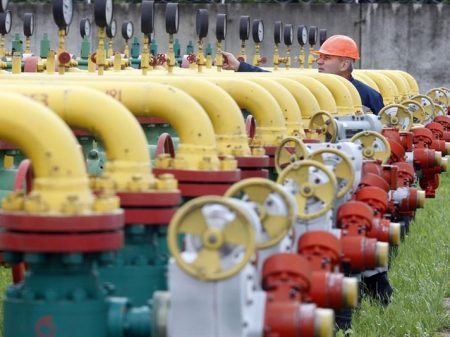Rússia não deixará que Ocidente roube dinheiro da exportação de petróleo e gás, diz Lavrov