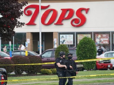 Supremacista branco assassina dez pessoas em supermercado dos EUA