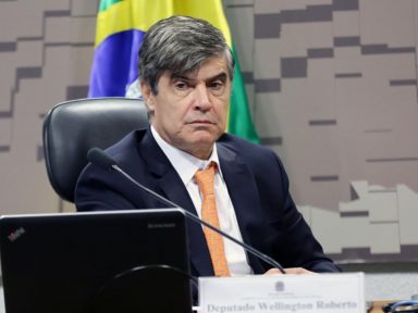 Ex-líder do PL, de Bolsonaro, pagou R$ 1,2 mi a gráficas de fachada e em dinheiro vivo