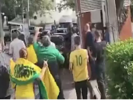 Hordas fascistas tentam agredir Lula em Campinas. Ciro repudia violência
