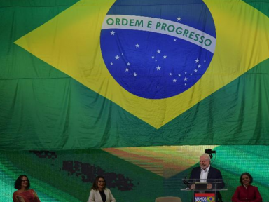 “Vamos recolocar o fascismo no esgoto, de onde ele nunca deveria ter saído”, diz Lula