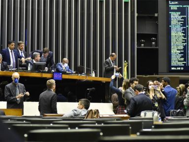 Deputados criticam votação de projeto inconstitucional sobre educação domiciliar