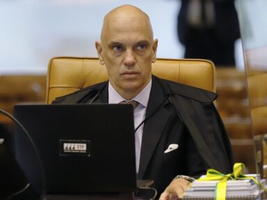 Moraes manda para PGR pedido de investigação contra Bolsonaro por obstruir operação da PF