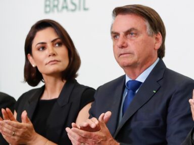 Pesquisas abalam Bolsonaro, fazem Michelle se negar a gravar e Flávio e Carlos se engalfinharem