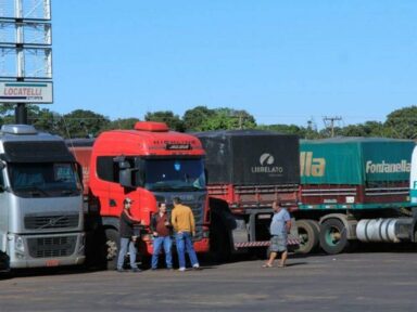 Líderes rebatem proposta de vale-caminhoneiro: “Problema do diesel se resolve com o fim do PPI”