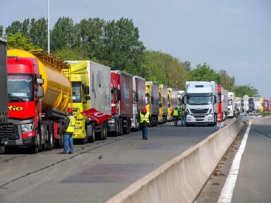 Trabalhadores franceses entram em greve contra a carestia