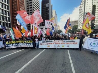 Centrais ocupam a frente do BC em protesto contra os juros, a carestia e o desemprego