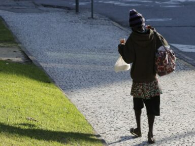 Renda dos mais pobres não passa de R$ 303