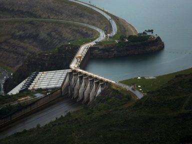 Justiça barra assembleia e pode impedir entrega da Eletrobrás